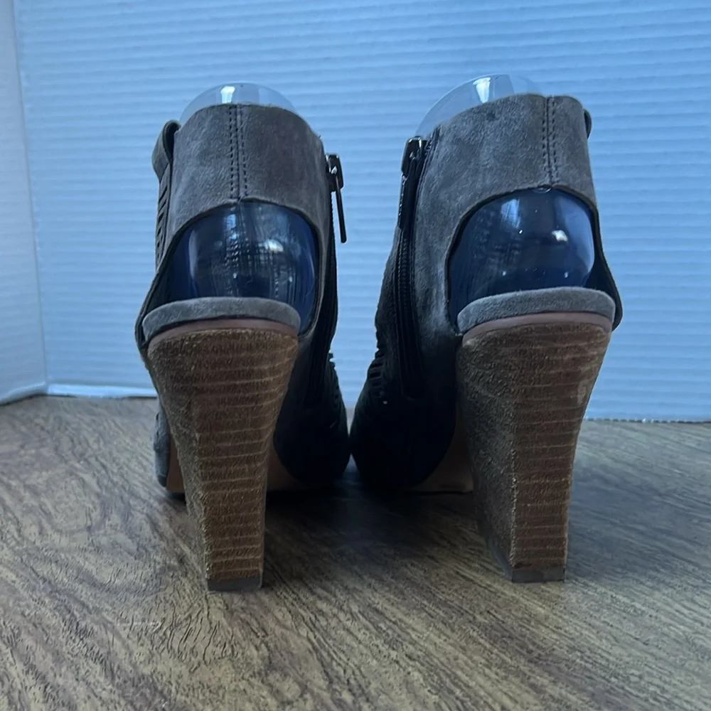 Vince Camuto Kimora Gray Leather Block Heel Booties Size 7.5